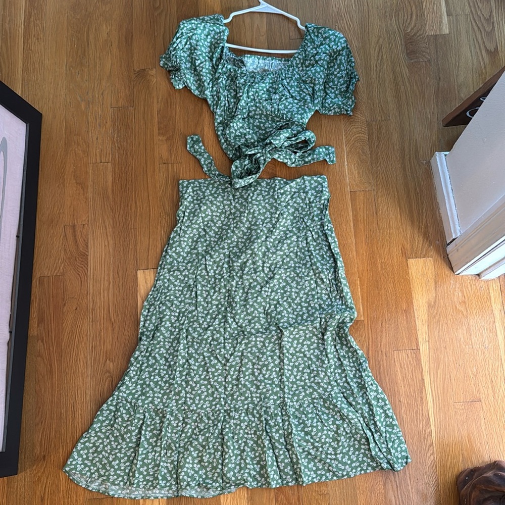 Two piece skirt set